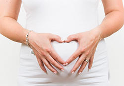怀孕几个月泉州如何办理孕期亲子鉴定，在泉州刚怀孕办理亲子鉴定结果准不准确